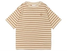 cremehvid og lysbrun stribet t-shirt fra The New med lille logo broderi TN6237 Indian tan